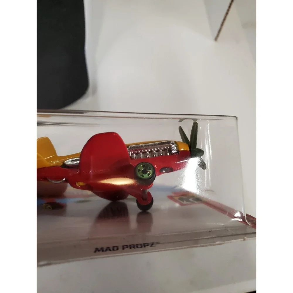 Hot Wheels Daredevils 4/5- 2018 Month- 50th Anniversary #04 Airplane: Mad Propz